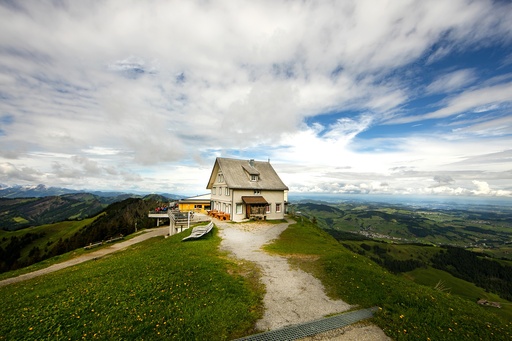 Tisch im Berggasthaus